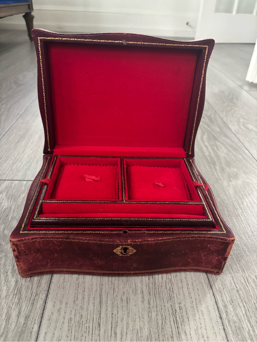 Rare Italian vintage mid century jewelry box. Leather and wood and velvet.